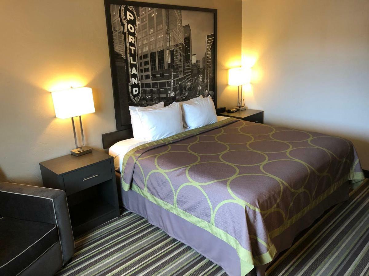 Super 8 By Wyndham Portland Airport Otel Dış mekan fotoğraf